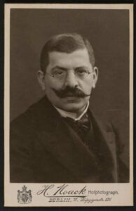 Porträt von Magnus Hirschfeld, 1900.